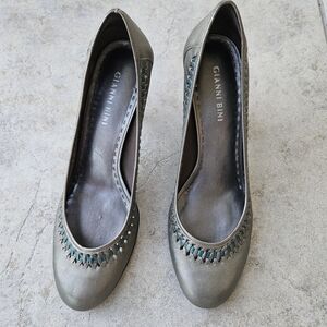 Gianni Bini Womens Metallic Leather Heels with Woven Teal Accent